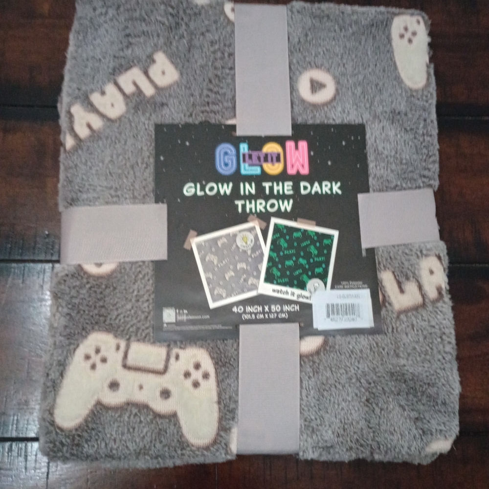 Let it glow glow in the dark videogames throw
